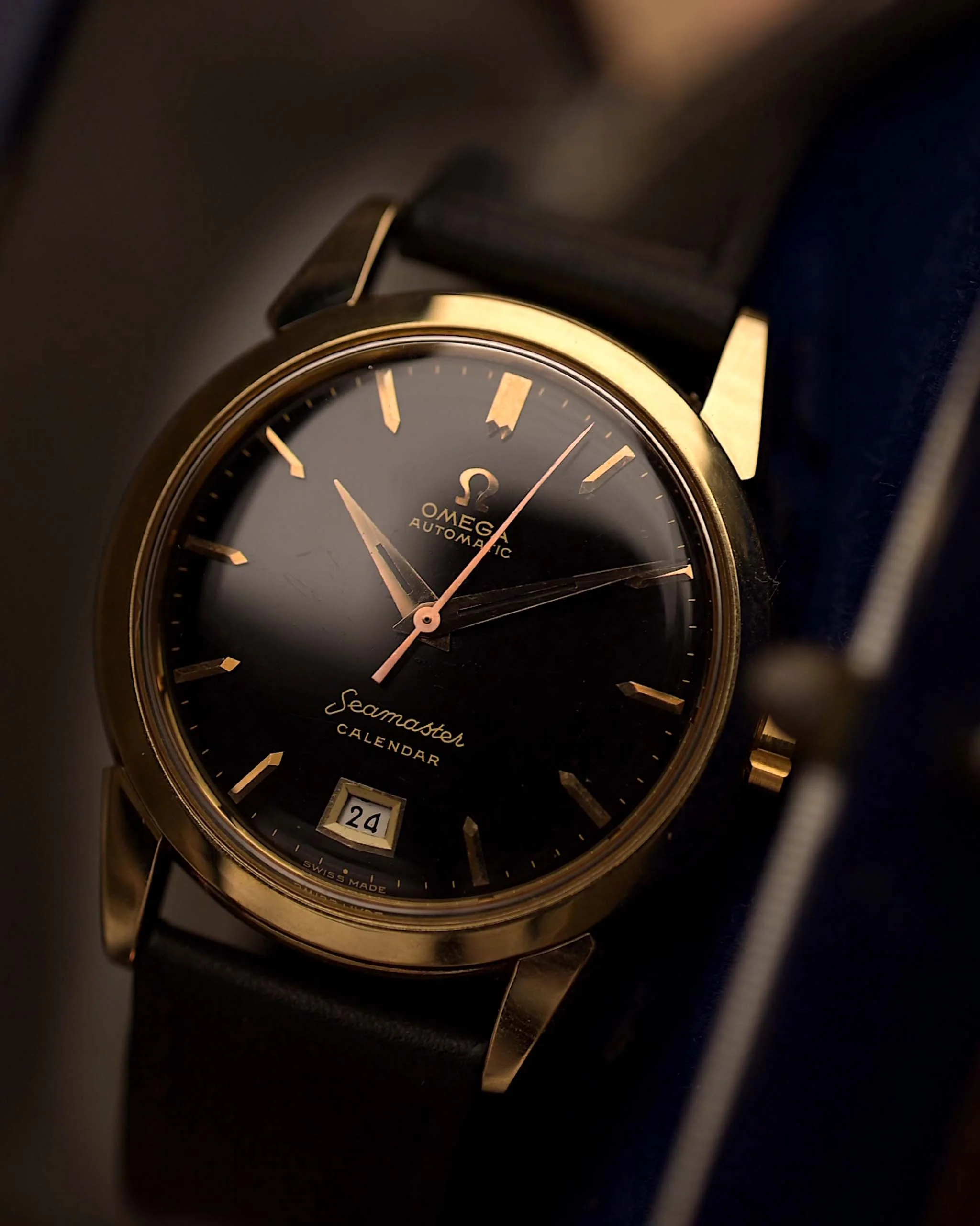 Omega 2627 Seamaster 14k Calendar Black 1950 - Image 3
