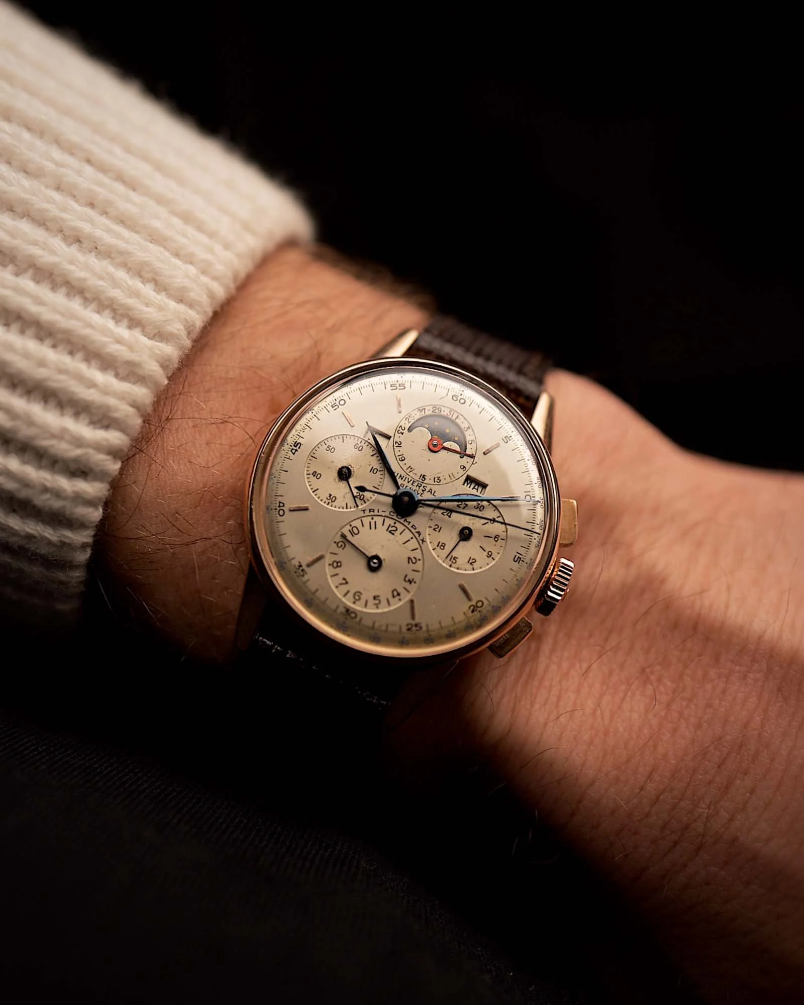 Universal Geneve 12253 Tricompax 18k Rose 1940s
