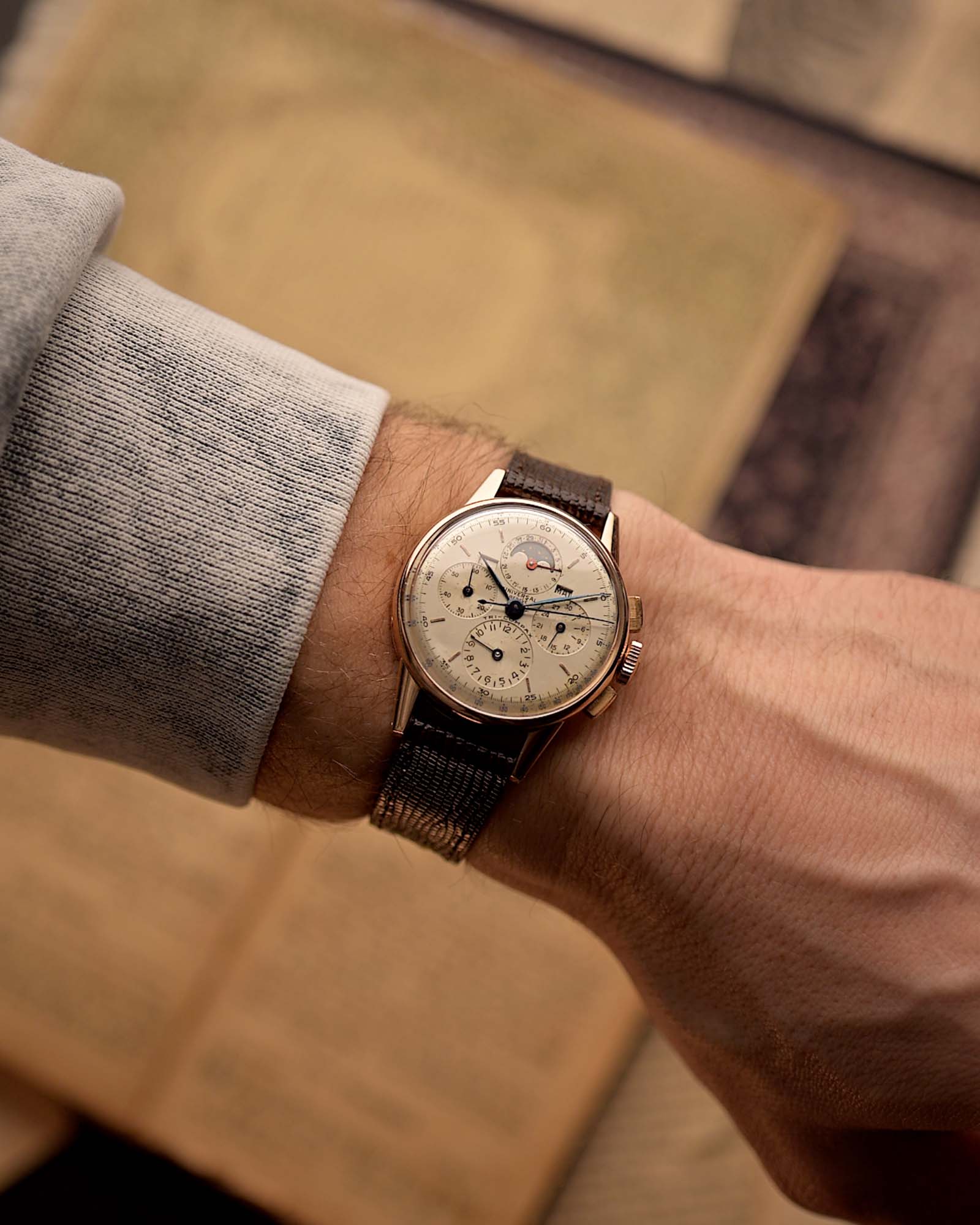 Universal Geneve 12253 Tricompax 18k Rose 1940s - Image 2