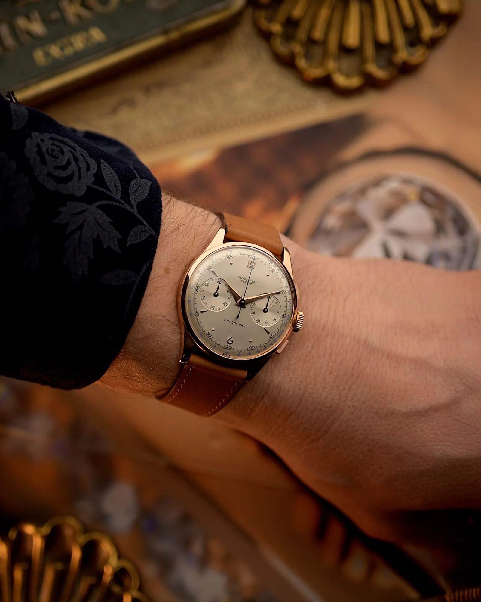 Universal Geneve 124103 Uni Compax Rosé 1950s - Image 2