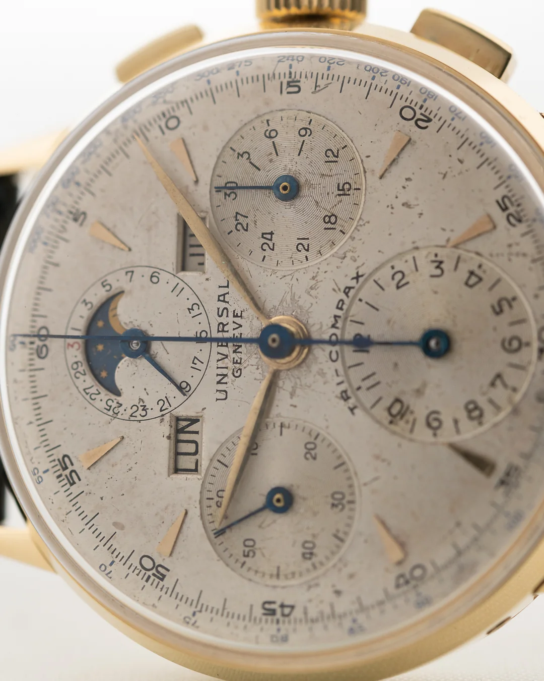 Universal Geneve Tri Compax 18k 1947 - Image 2